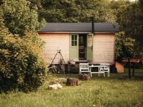 Woz Dzialy Off Grid Shepherds Hut in a Forest Setting